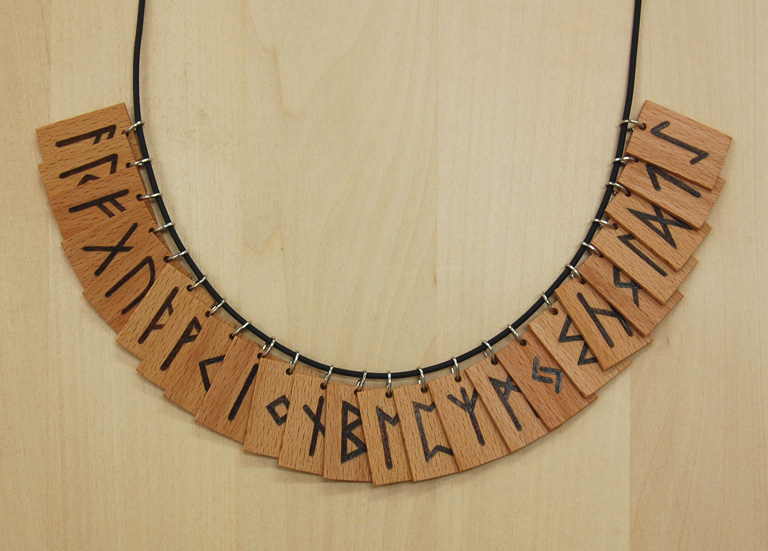 榉木rune-in-legno.jpg